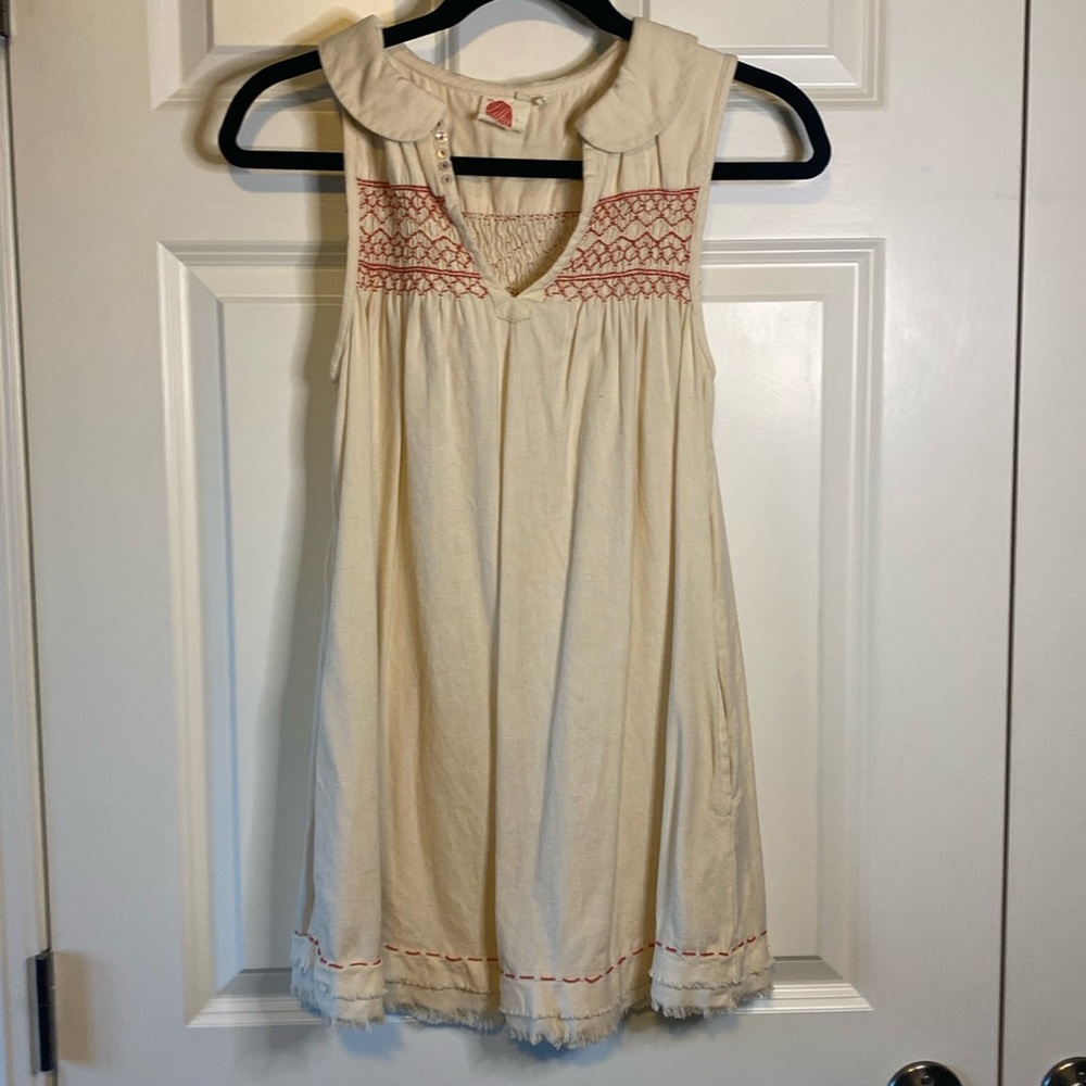 Anthropologie Lilka Cream Tank Top with beautiful coral stitch Wm Small